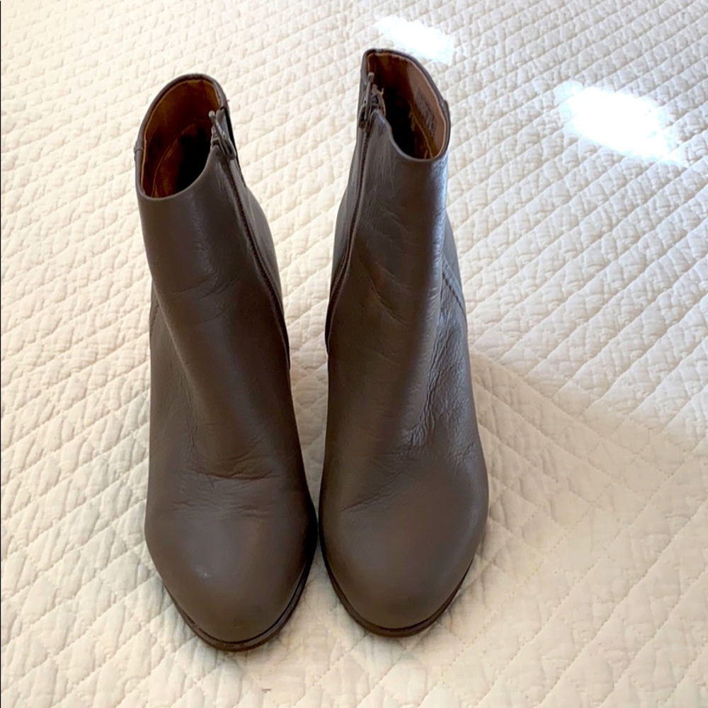 Vionic Gray Leather Boots